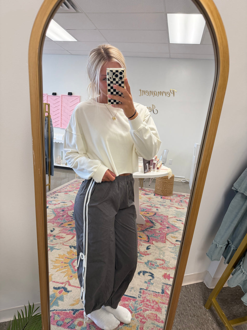 Athletic pants with bows