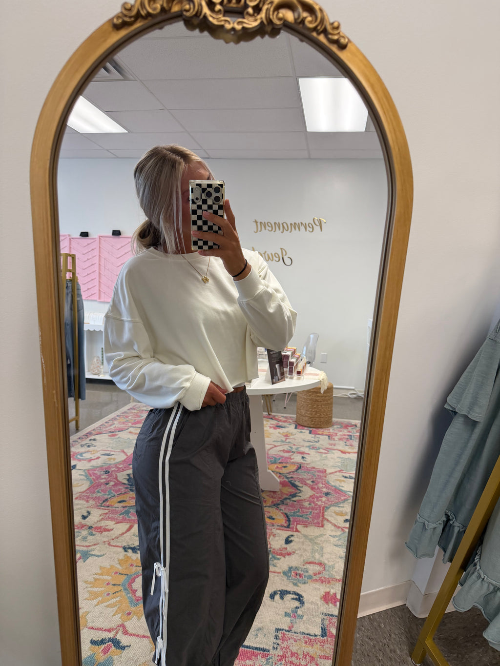 Athletic pants with bows