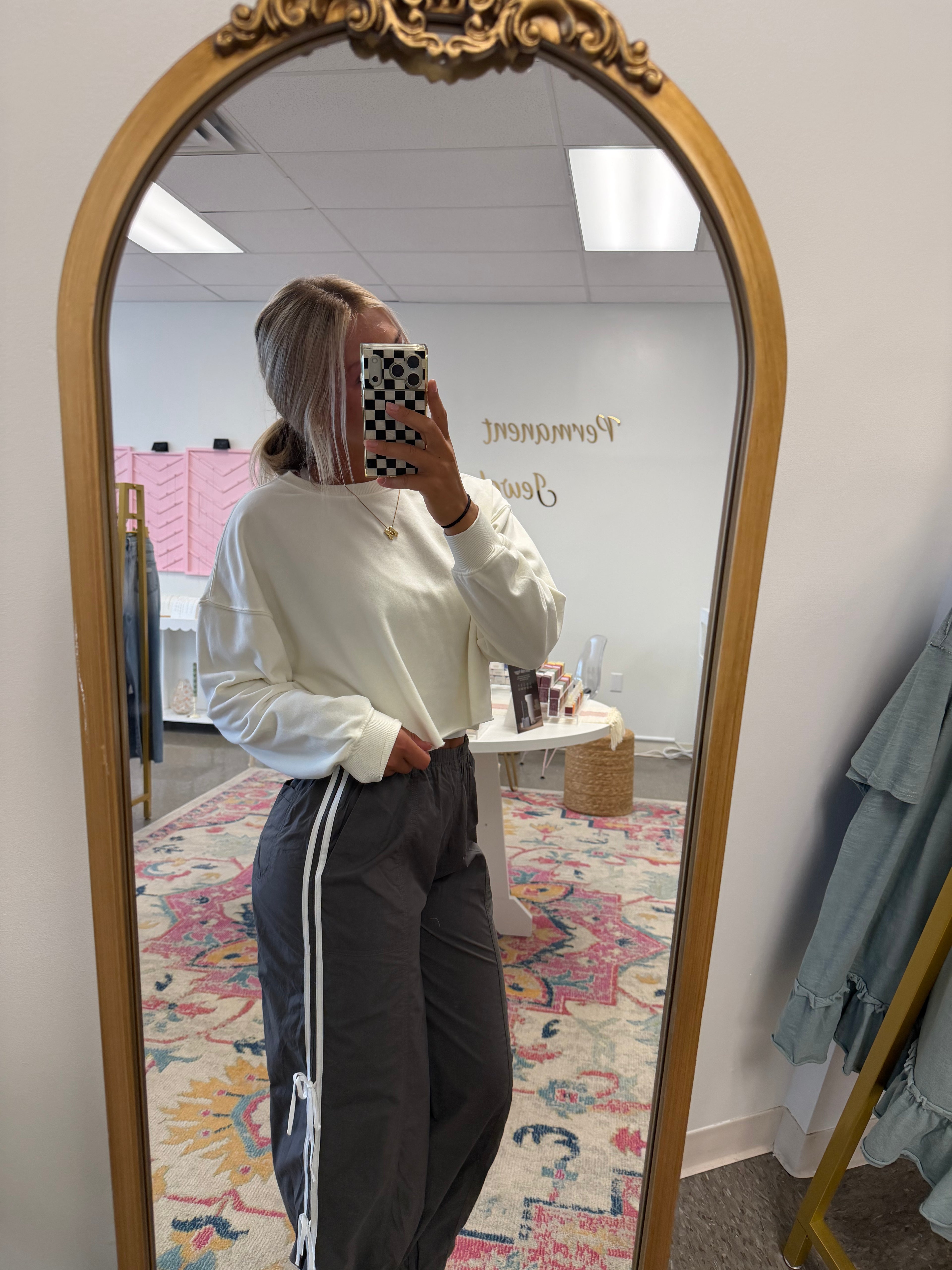 Athletic pants with bows
